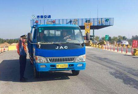 圖為棲霞北收費(fèi)站現(xiàn)場(chǎng)